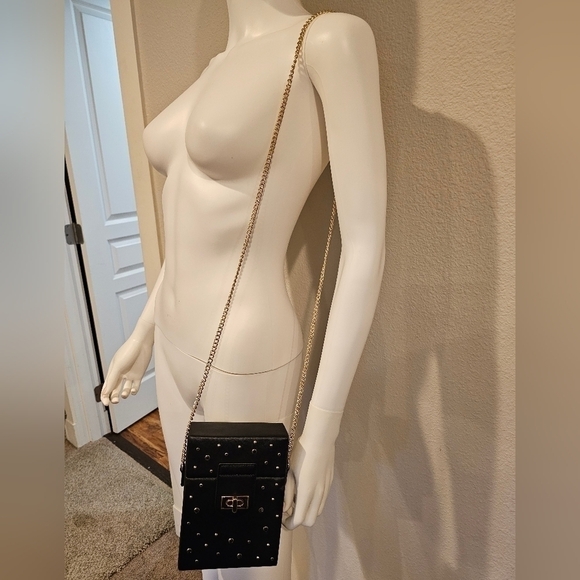 SNOB Essentials Black Box Crossbody Bag - Picture 2 of 13